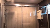 EAGLE shower 英格衛浴 ～ 連動三趟門浴屏，鋁框，8mm glass - YouTube