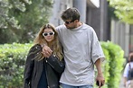 Gerard Piqué e Clara Chía curtem passeio romântico abraçadinhos