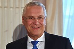 Staatsminister des Innern fuer Sport und Integration Joachim Herrmann ...