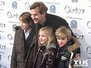 Thomas Heinze posiert mit seinen Kindern Sam und den Zwillingen Lucille ...