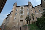 File:Urbino, palazzo ducale, facciata dei torricini 01.jpg