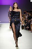 Irina Shayk lors du défilé Versace - Collection Prêt-à-Porter Printemps ...