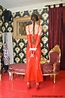 Shiny Costume Bondage | Miss Scarlett gefesselt in einem langen roten