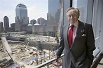 Larry Silverstein im Jahr 2007 an der Baustelle des mittlerweile fertig ...