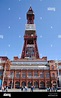 La torre de Blackpool en Lancashire, Inglaterra, visto desde el paseo ...