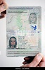 Un ejemplar del nuevo diseño del pasaporte del Reino Unido de Gran ...