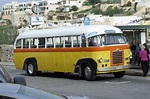 Ein typischer Malta-Bus am Berg in Mellieha, Fahrtziel: Valetta, 21.11. ...