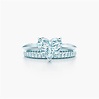 鉑金鑲心形鑽石訂婚戒指| Tiffany & Co.