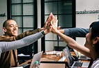7 dicas para socializar com seus colegas de coworking - VIDA DE COWORKING