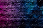 Fondo de pared de ladrillo negro con luces de neón y brillantes. | Foto ...