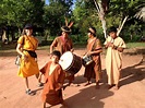 En plena danza con los habitantes de la Comunidad Nativa Ashaninka Alto ...