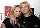 Who is Joe Elliott married to? Meet his wife and children