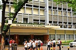 Fachada Del Edificio De La Universidad De Santo Tomas Roque Ruano En ...