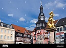 Marktbrunnen mit goldene Figur des Hl. Georg, im Hintergrund das ...