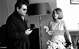 France Gall avec son père Robert chez eux, en 1965. News Photo - Getty ...
