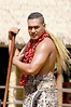 L'uomo Samoano Posa Per Le Foto Nel Villaggio Dei Samoa Al Centro ...