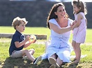 Kate Middleton compartió el momento más tierno con una niña vestida de ...
