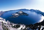 The crater lake at Crater Lake National Park in Oregon [2590x1763 ...