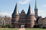 File:Lübeck Holstentor 070311.jpg - Wikimedia Commons