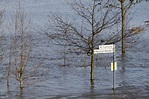 Weser Fluss Hochwasser In Hessian Oldendorf Stockfoto und mehr Bilder ...