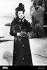Französische Chansonsängerin Edith Piaf gebündelt zu gehen ...