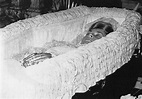 Photos of Famous Dead Bodies | Celebrity Open Casket Funerals