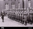 HITLER pasando revista a la tropa alemana - 1935 Fotografía de stock ...