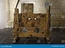 Instrumento De La Tortura Medieval Foto de archivo - Imagen de medio ...
