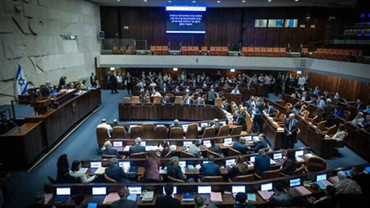 (Yonatan Sindel/Flash90) The Knesset Passes An Amended Wartime., 2024