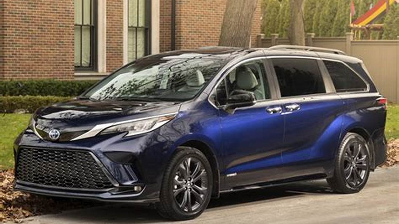 2024 Toyota Sienna Images