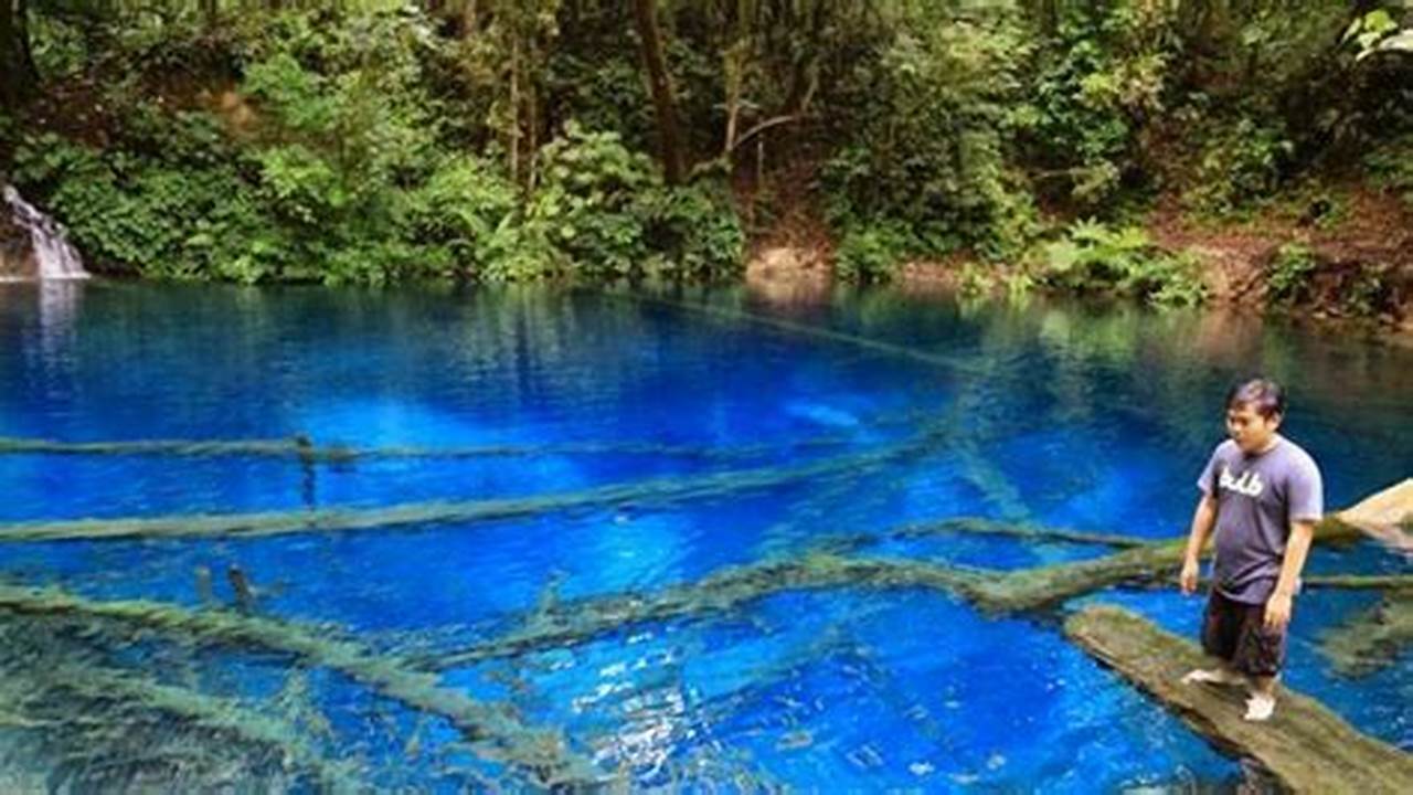 Air Berwarna Biru Tua, Danau Terbesar