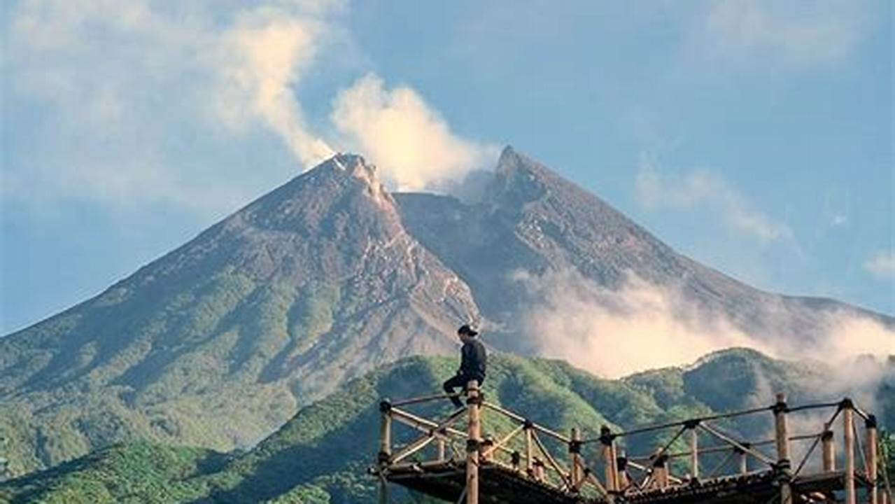 Gardu Pandang Yang Menyuguhkan Pemandangan Gunung Merapi, Wisata