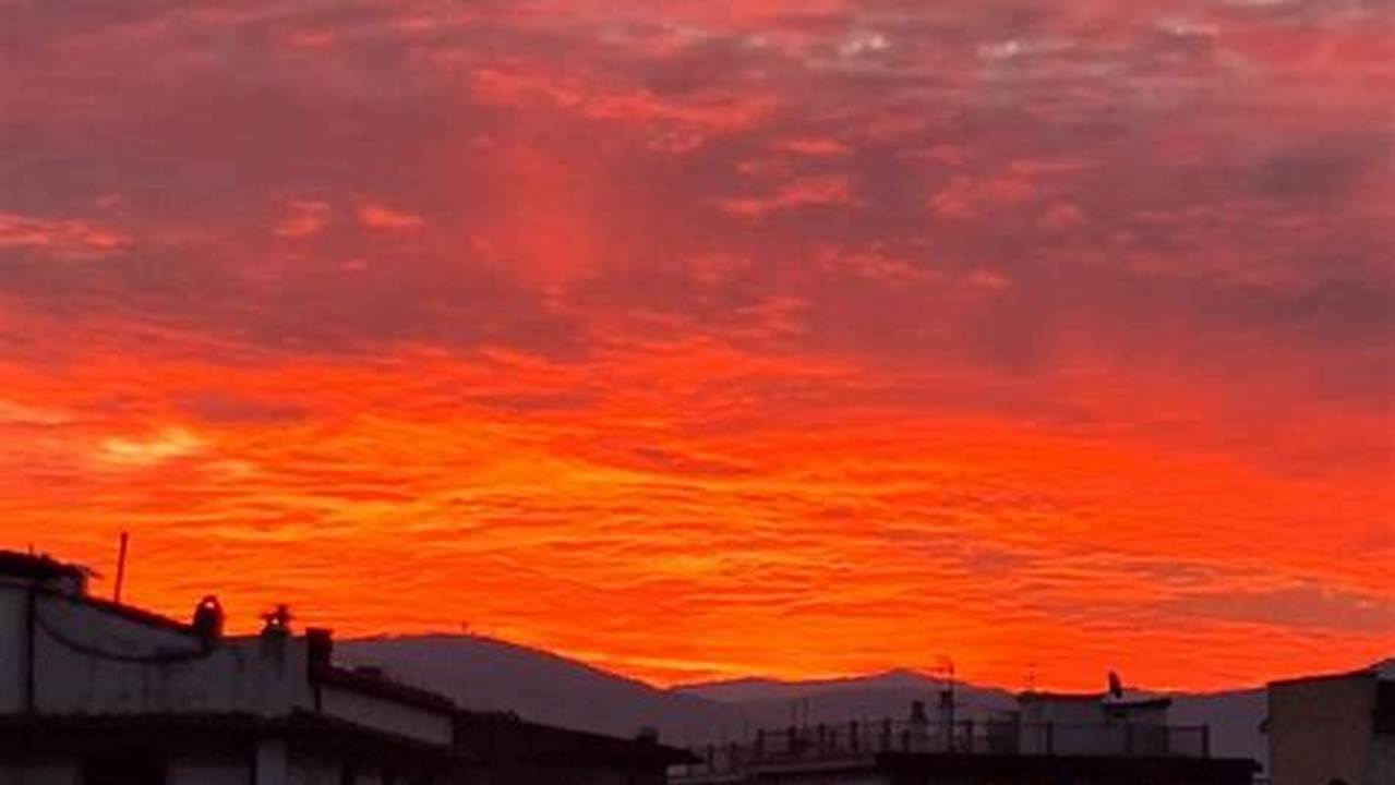 In Novembre 2023, Il Cielo Si Dipinge Di Sfumature Autunnali, Regalando Spettacoli Mozzafiato Al Tramonto., 2024