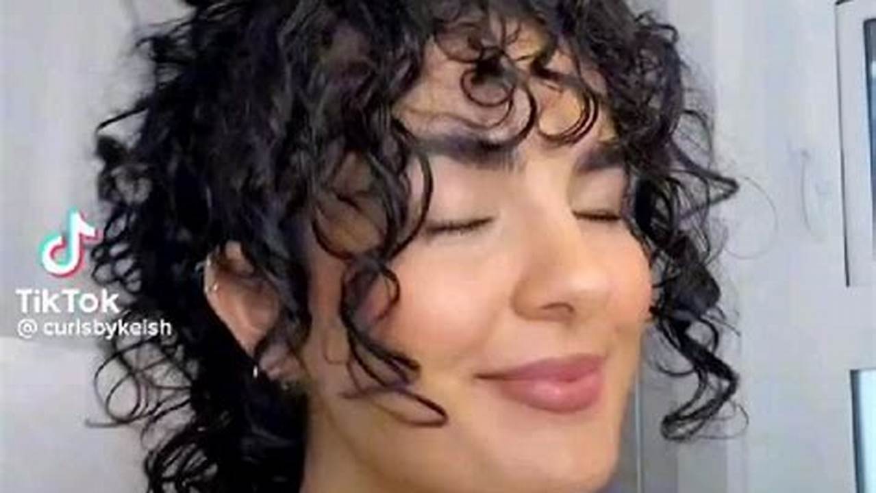 Inspirasi Gaya, Curly Hair