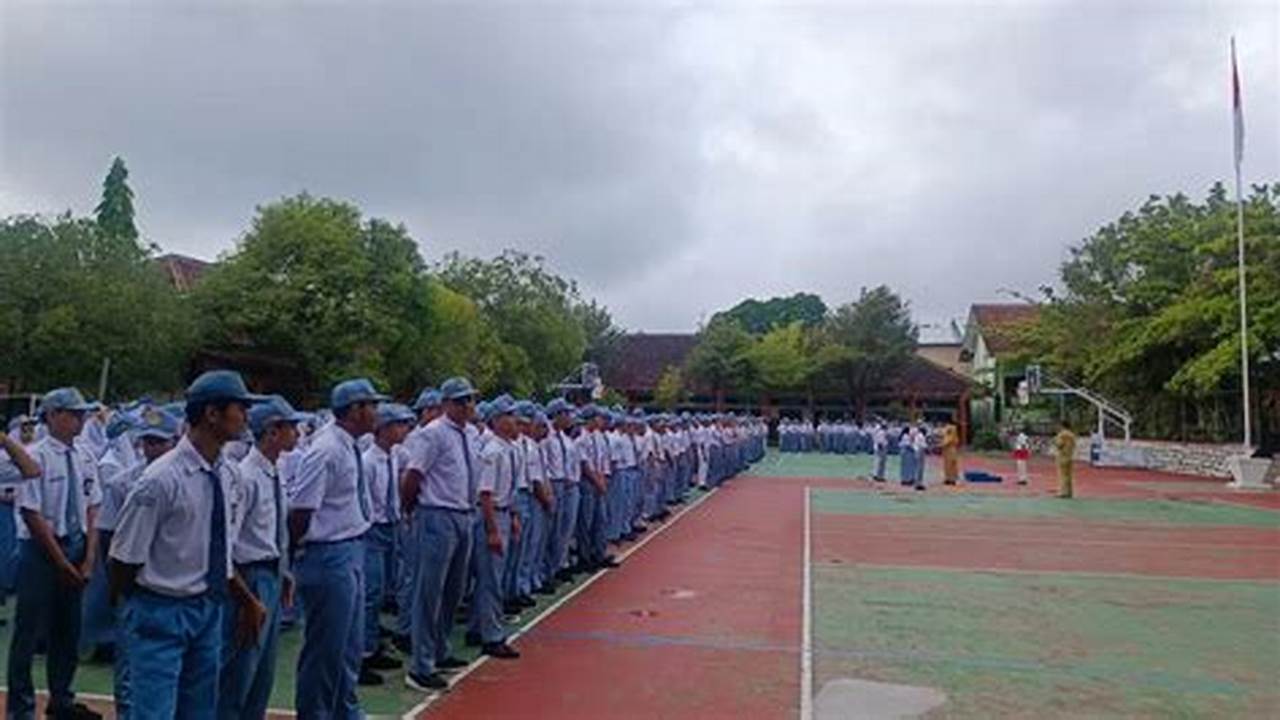 Menunjukkan Kedisiplinan Dan Ketertiban (dalam Budaya Militer), Penyubur Rambut