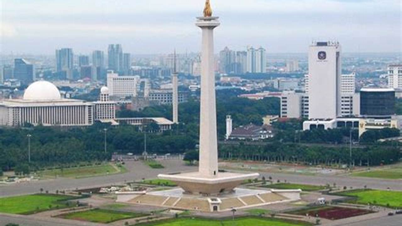 Monumen Nasional (Dekat Stasiun Gambir), Wisata