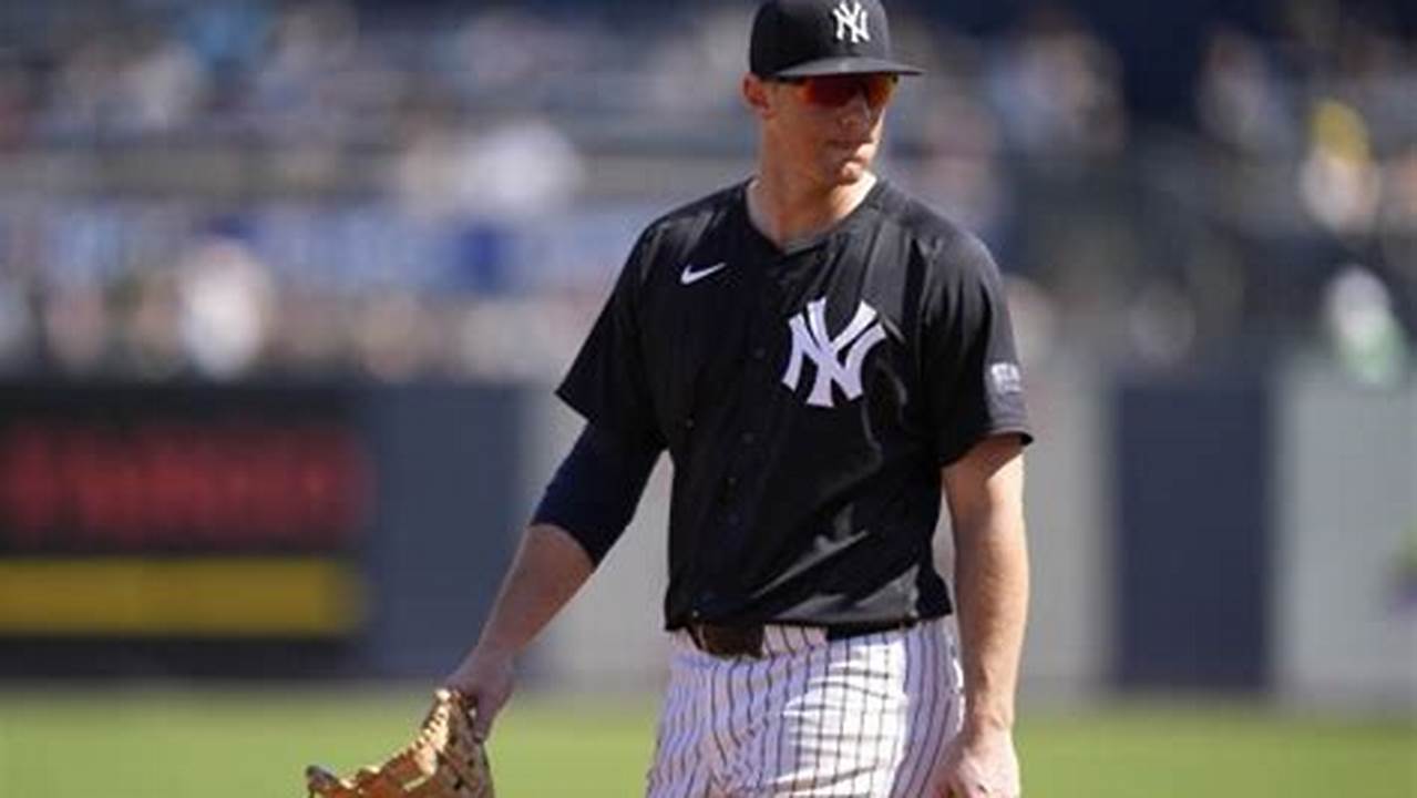 New York Yankees Third Baseman Dj Lemahieu Walks On The Field After Getting Injured During The Third Inning Of A Spring Training Baseball Game Against The Minnesota Twins Monday, Feb., 2024