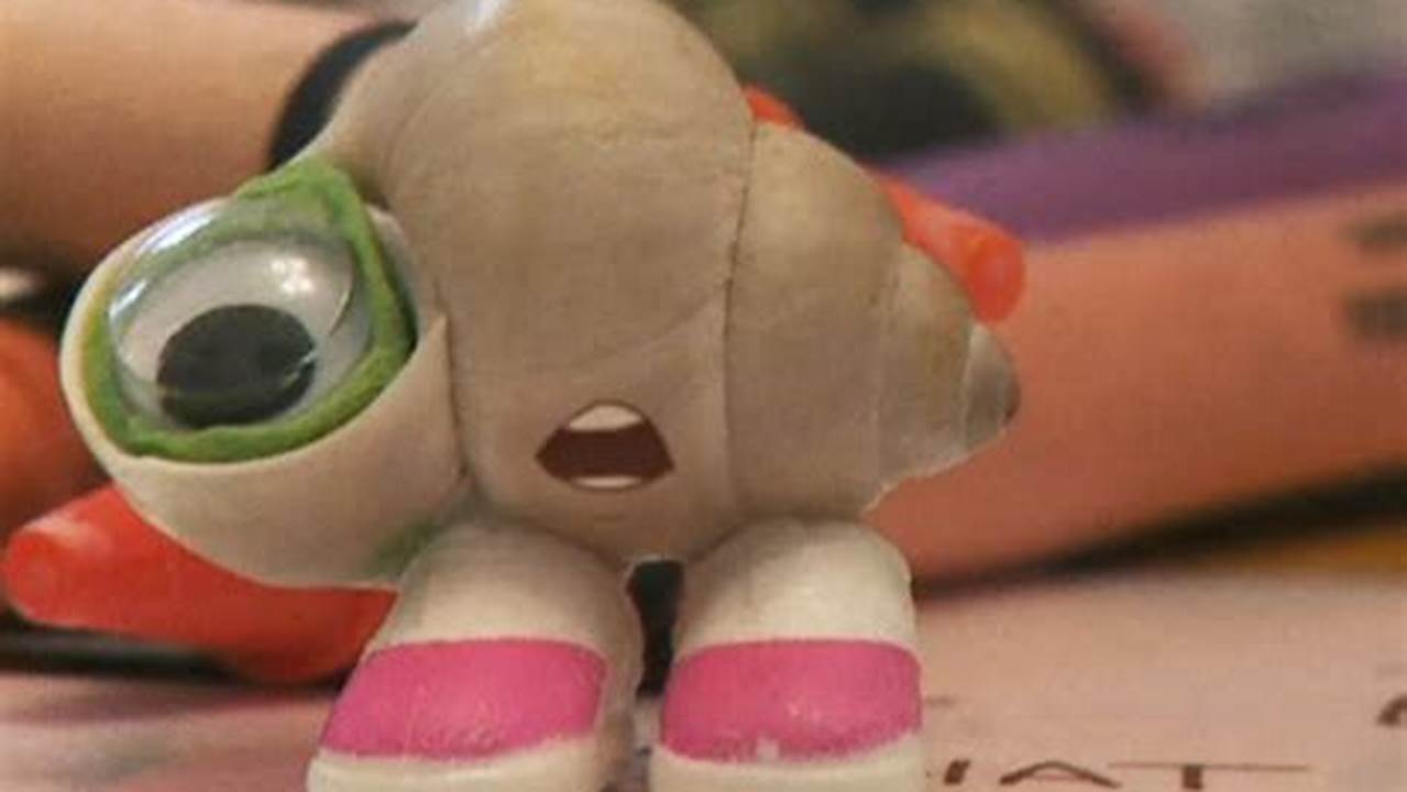 Dive into "Marcel the Shell with Shoes On": A Review That Charms and Inspires