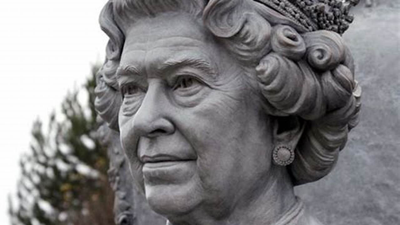 Statue Of Queen Elizabeth Ii In London