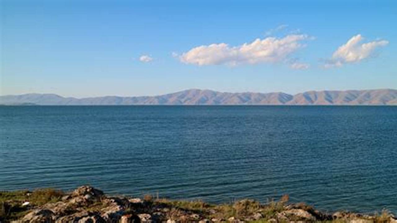 Sumber Air Penting Bagi Armenia, Danau Terbesar