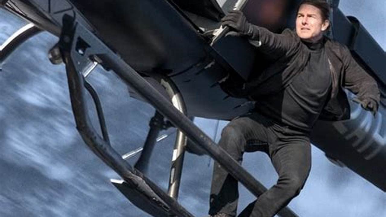 Tom Cruise Lands Helicopter In Uk 2024
