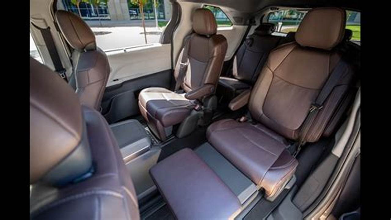 Toyota Sienna 2nd Row Middle Seat 2024