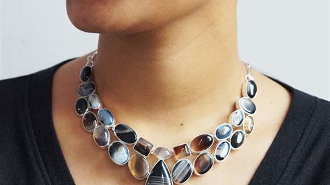 Chunky Necklace With Pendant