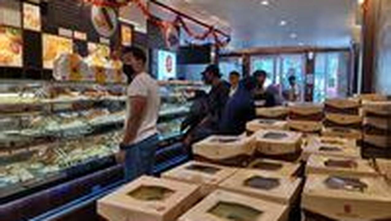 Holland Bakery 24 Jam Bandung: Nikmati Kuliner Bandung yang Menggugah Selera