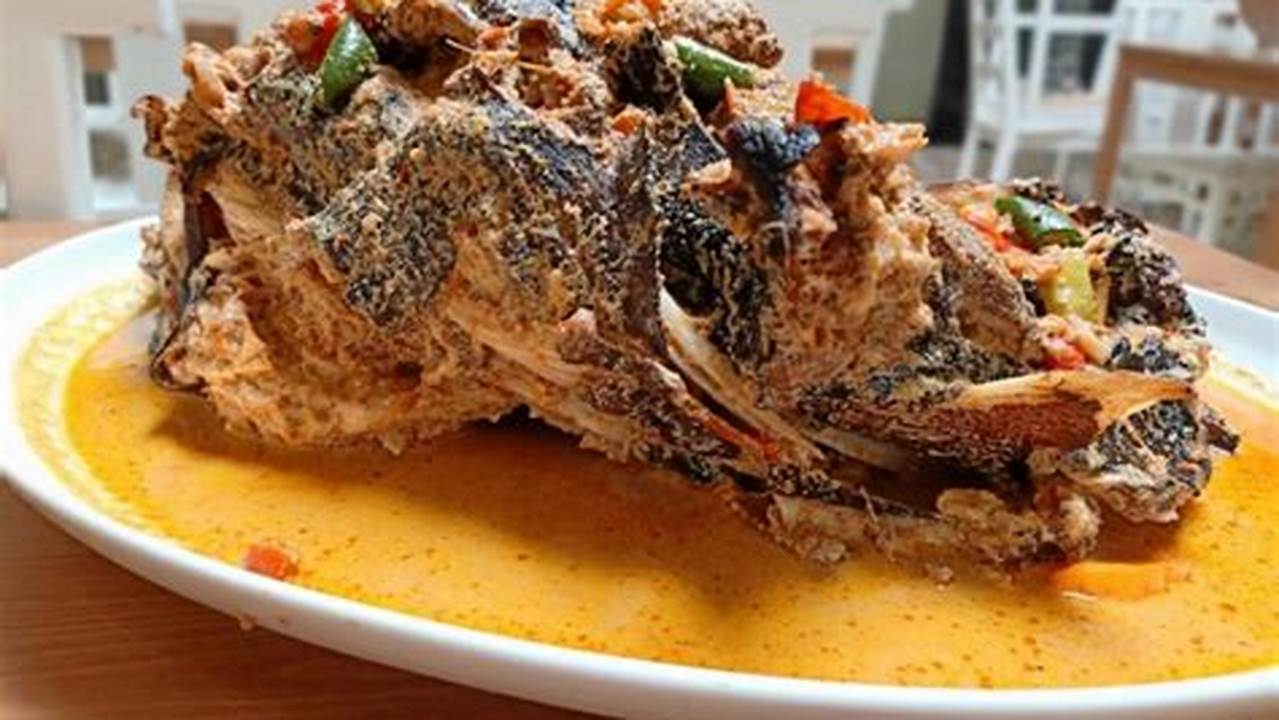 Rahasia Kuliner Legendaris: Kepala Ikan Manyung Bu Fat Semarang yang Menggugah Selera