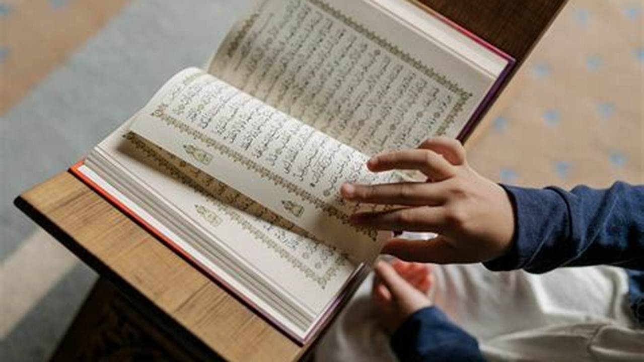Manfaat Membaca Al-Qur'an: Kebahagiaan Dunia Akhirat yang Jarang Diketahui