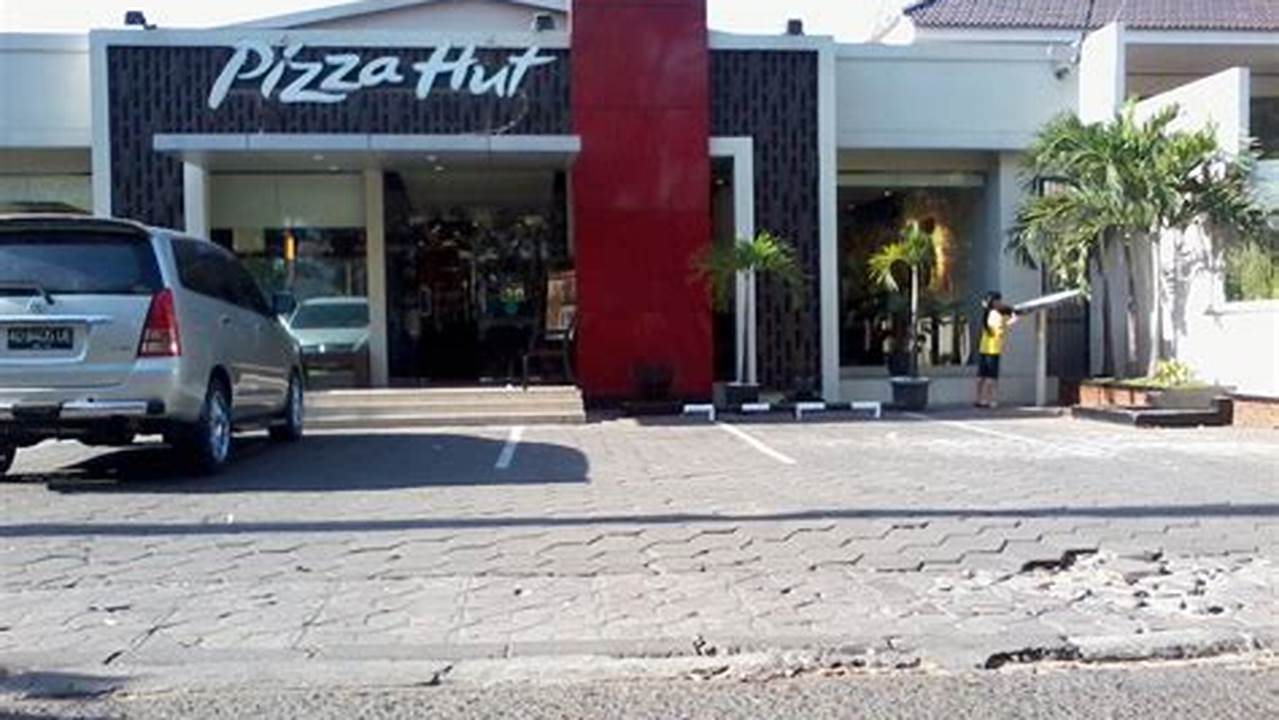 Temukan Kuliner Lezat di Pizza Hut Restoran The Park Solo