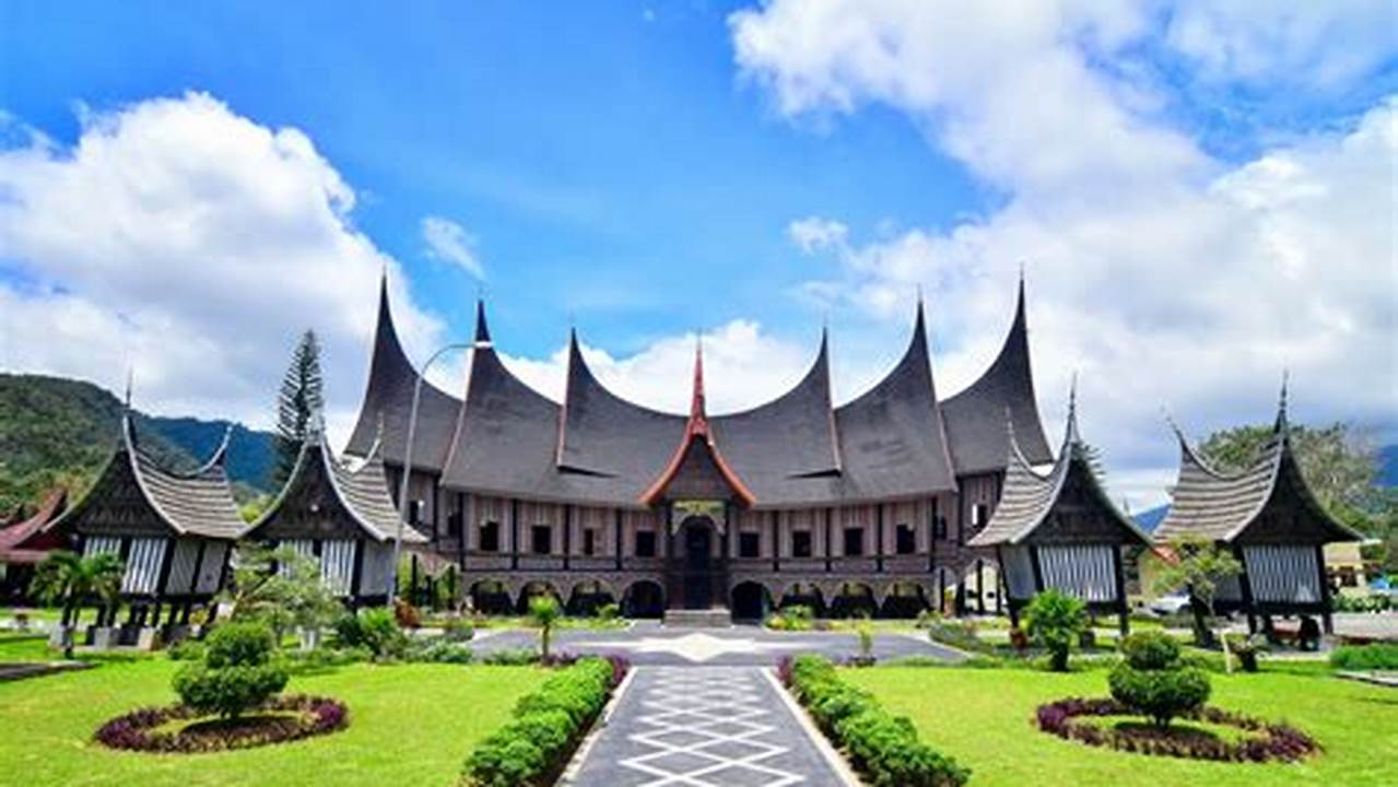Rumah Gadang Minangkabau: Simbol Budaya dan Kearifan Lokal