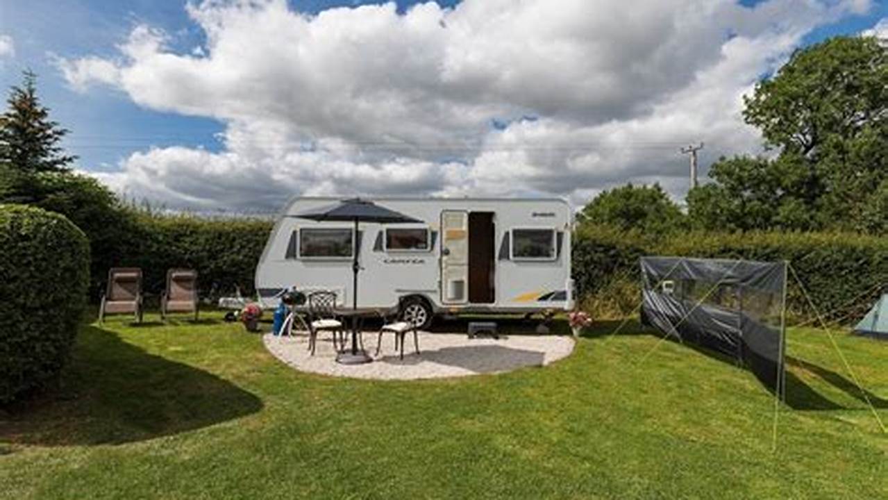 Upper Hurst Farm Caravans &amp; Camping Buxton: A Haven of Peace and Nature's Embrace