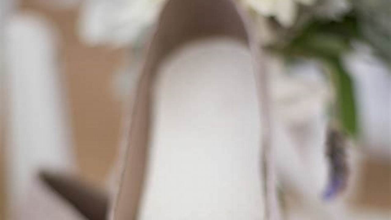 Stylish Winter Wedding Shoes: Stay Warm, Walk Confidently, Look Stunning
